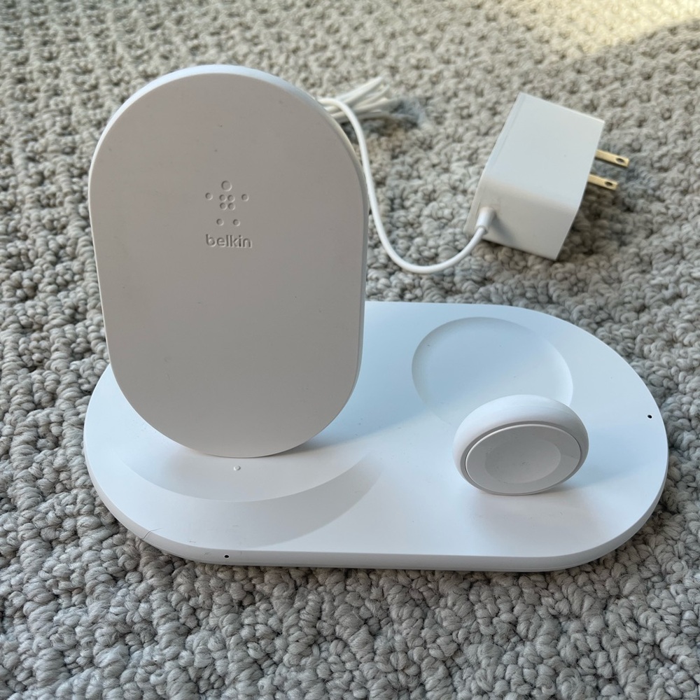 Belkin White iPhone and Apple Watch Wireless Charging Dock